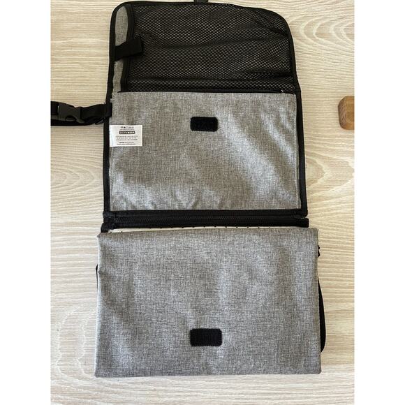Skip Hop Pronto Baby Portable Changing Station & Diaper Changing Pad Clutch Gray - Picture 5 of 8